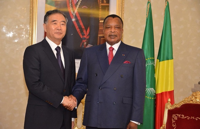 Politique : Wang Yang rencontre Denis Sassou Nguesso au palais du peuple