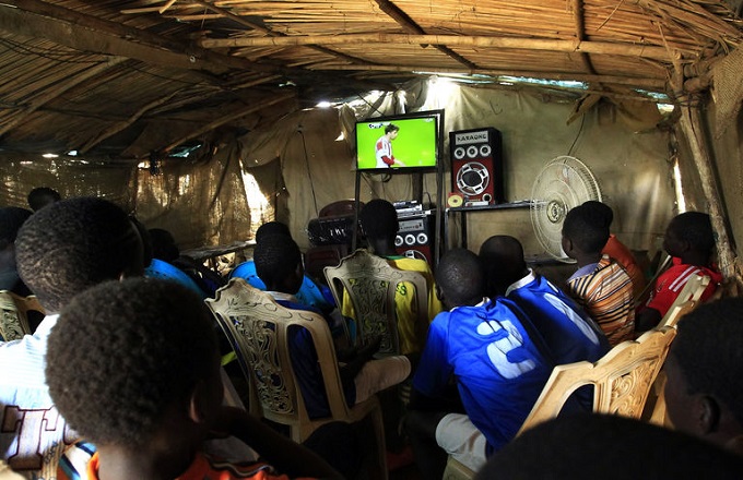 Congo : don de téléviseurs et groupes électrogènes à Moungoundou-Sud pour la Coupe du Monde