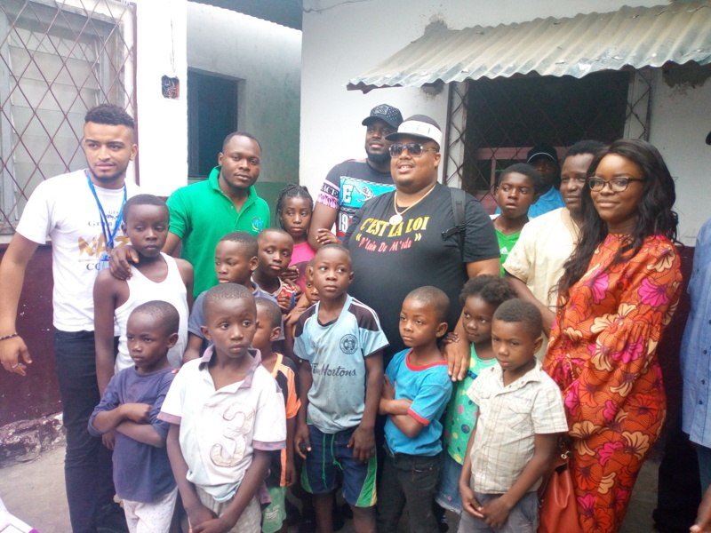 Humanitaire : Naza et Keblack visitent des orphelins à Brazzaville