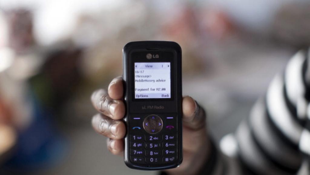 La téléphonie mobile peut accélérer la bancarisation de la population