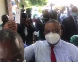 Zimbabwe: le VP Chiwenga premier vacciné contre la Covid-19