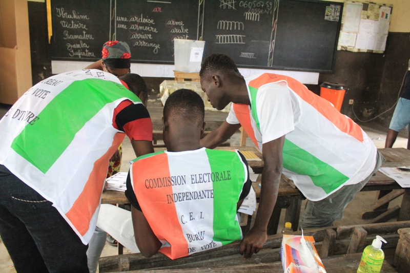 Législatives ivoiriennes: la CEI retire Atsé Stevens de la liste des candidats pour fraude