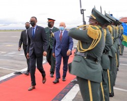 Paul Kagamé à Luanda pour le Sommet sur la RCA