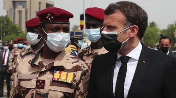 Tchad : Macron s’érige en rempart pour Deby-fils