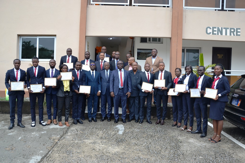 Assurance: sortie officielle de 18 techniciens Ivoiriens diplômés du CFAP