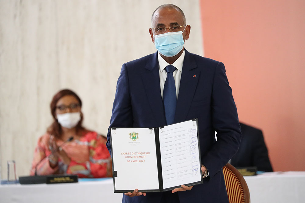 Les membres du gouvernement ivoirien signent une Charte d’éthique