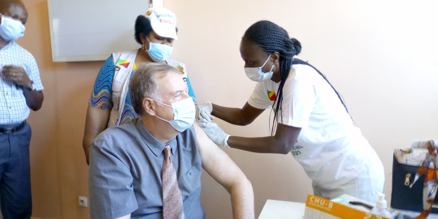 CHU-B : le personnel se fait vacciner contre le coronavirus