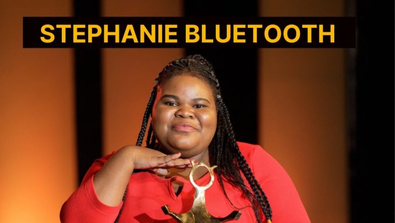 Stéphanie Bluetooth est la révélation de l’année aux Awards du rire africain. journaldebrazza.com