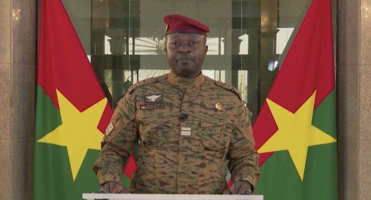 Burkina : Damiba lève le couvre-feu et chamboule l’armée