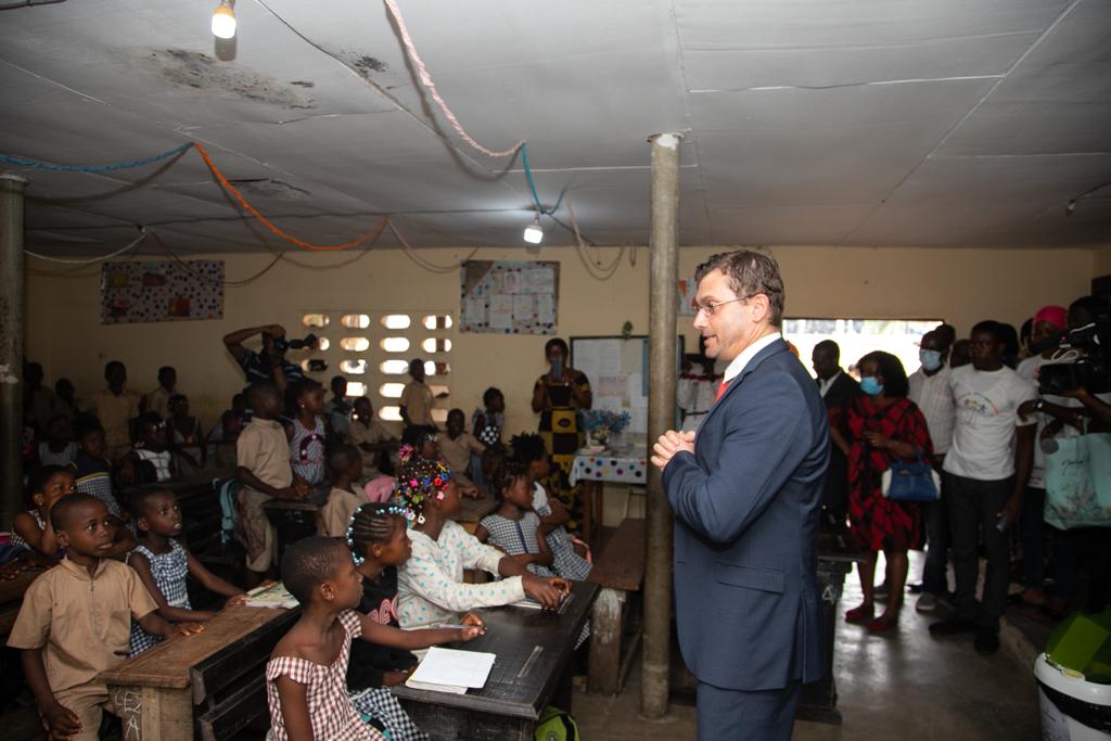 Côte d’Ivoire : des jeunes écoliers initiés sur le tri des déchets plastiques