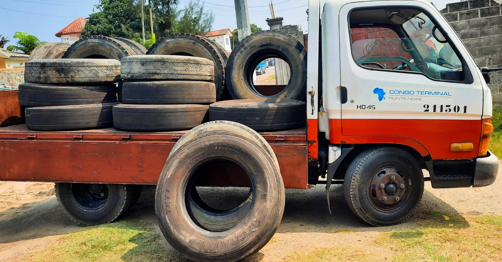 Congo terminal aux cotes des artisans locaux pour le recyclage des pneus