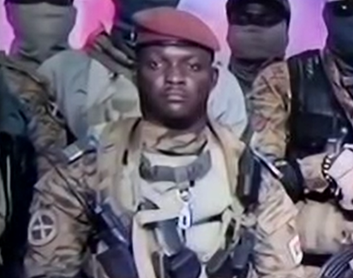 Burkina : qui le capitaine Ibrahim Traoré, nouvel homme fort de Ouagadougou ?