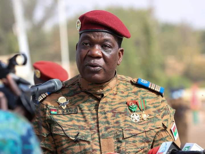 Putsch au Burkina : le chef d’Etat-major des Armées pour « une sortie négociée de la crise »