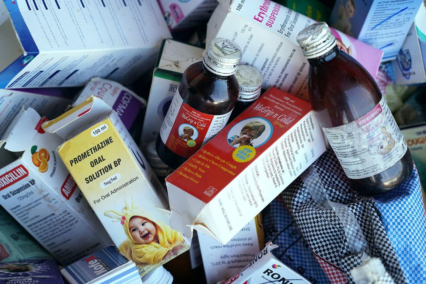 Sirop contre la toux en Gambie : l’État suspend les licences des distributeurs