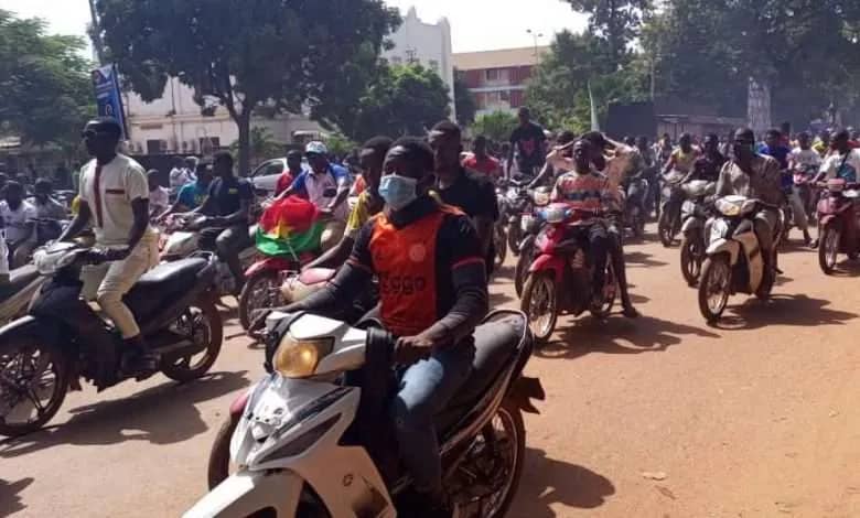 Burkina: des manifestations pour le maintien au pouvoir du capitaine Traoré