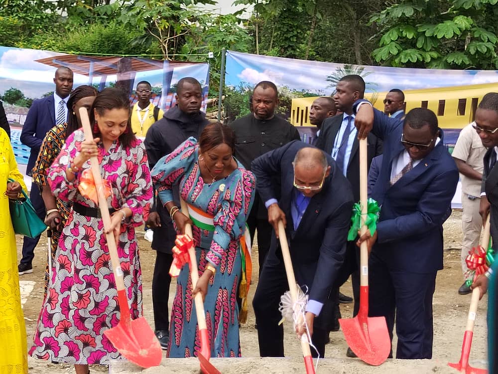 Le PM ivoirien pose la 1ère pierre de la piscine olympique d’Abobo