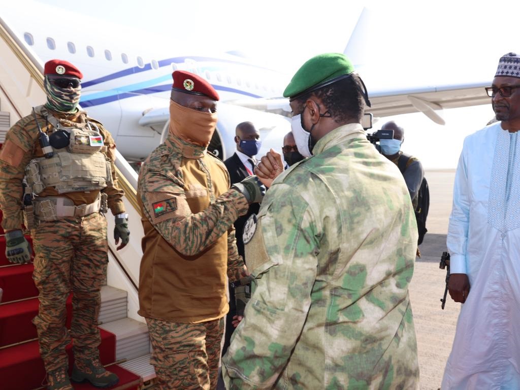 Mali: le président de la transition burkinabè entame sa visite