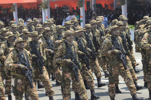 L’armée ivoirienne exécute un exercice militaire avec 400 soldats