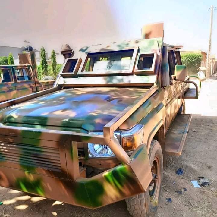 Burkina : L’armée transforme les voitures civiles en véhicules militaires