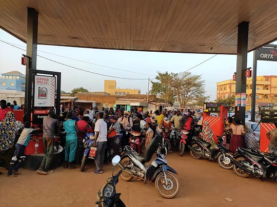Burkina : ruée vers les stations-services à Ouagadougou