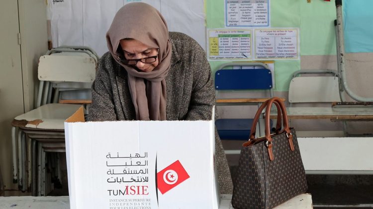 Tunisie: Taux record d’abstention, un grand désaveu populaire pour le processus éléctroral