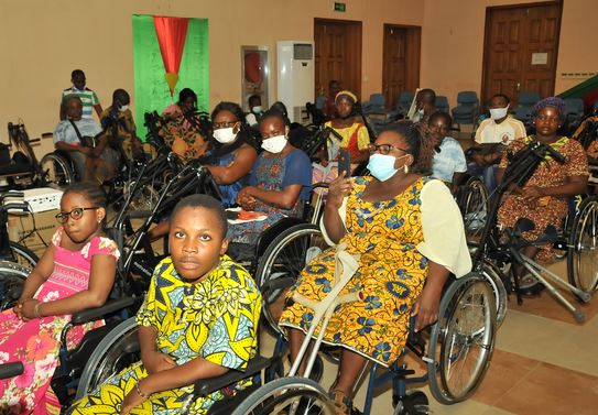 Congo : des femmes handicapées apprennent des métiers