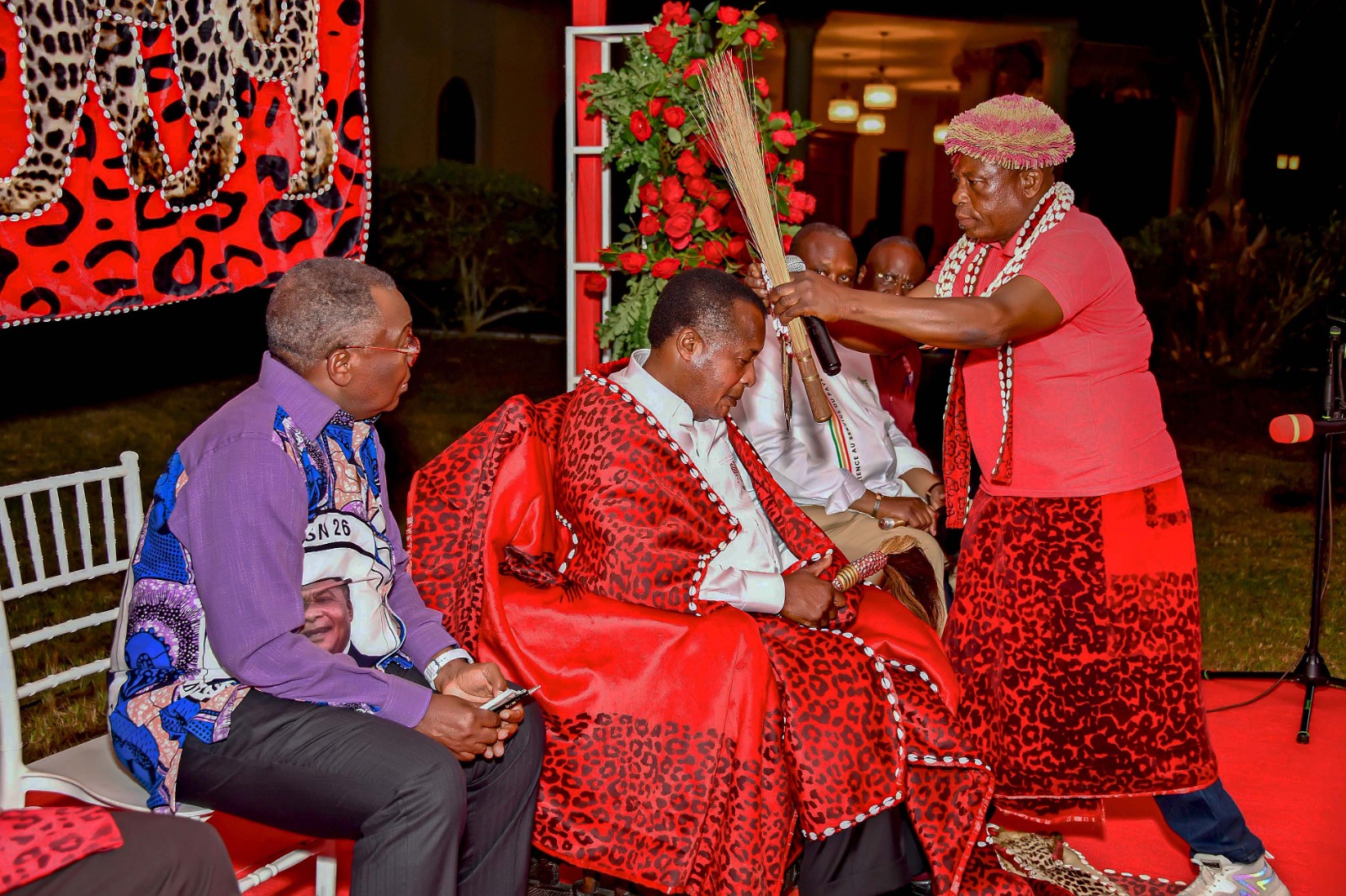 Congo Brazza : Denis Sassou N’Guesso reçoit des attributs du pouvoir dans les Plateaux